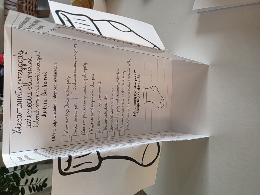 Lapbook + miniksiążeczka ,, Niesamowite przygody dziesięciu skarpetek"